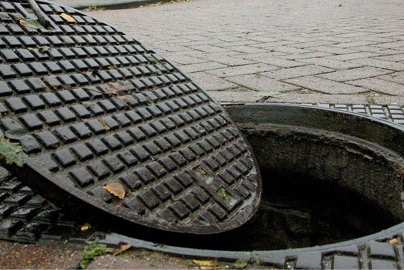 Putdeksel in tuin
