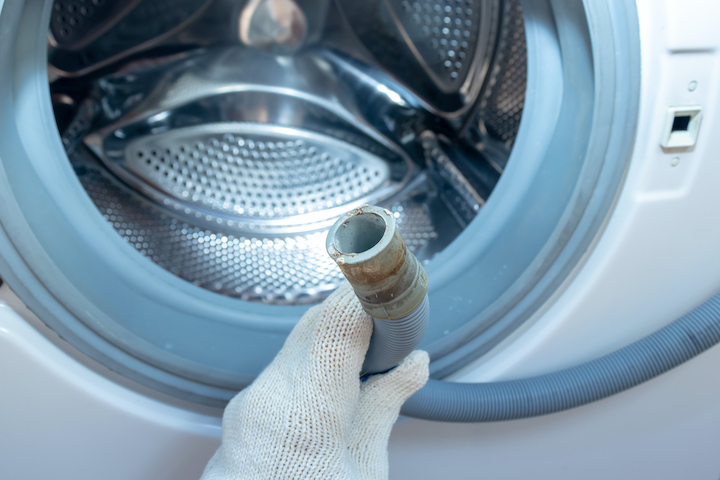 Wasmachine in een wasruimte