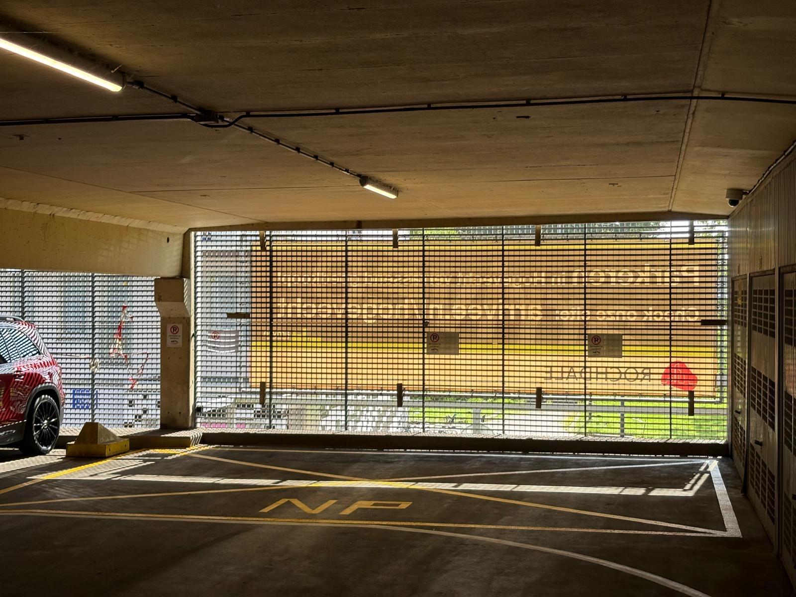Belijning Parkeergarage Hogevecht Amsterdam