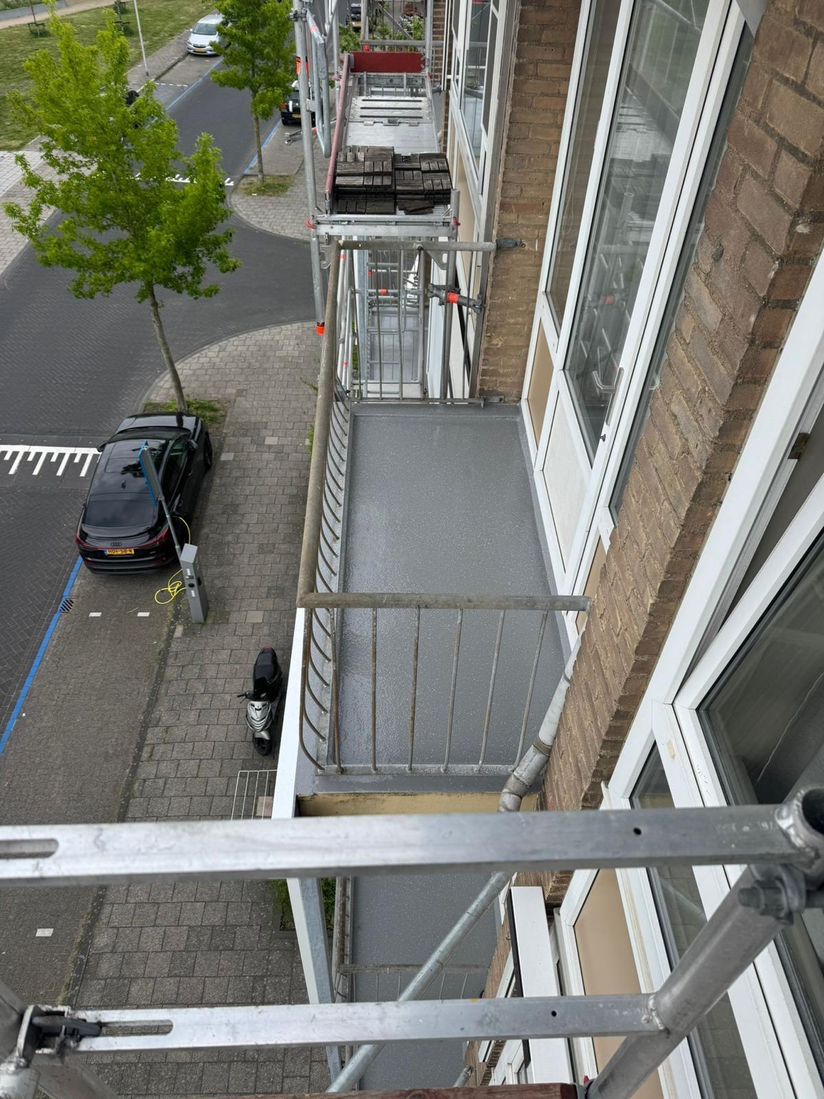 120 Balkons Diemen – HWA Vervangen en Antislip Coatingsysteem